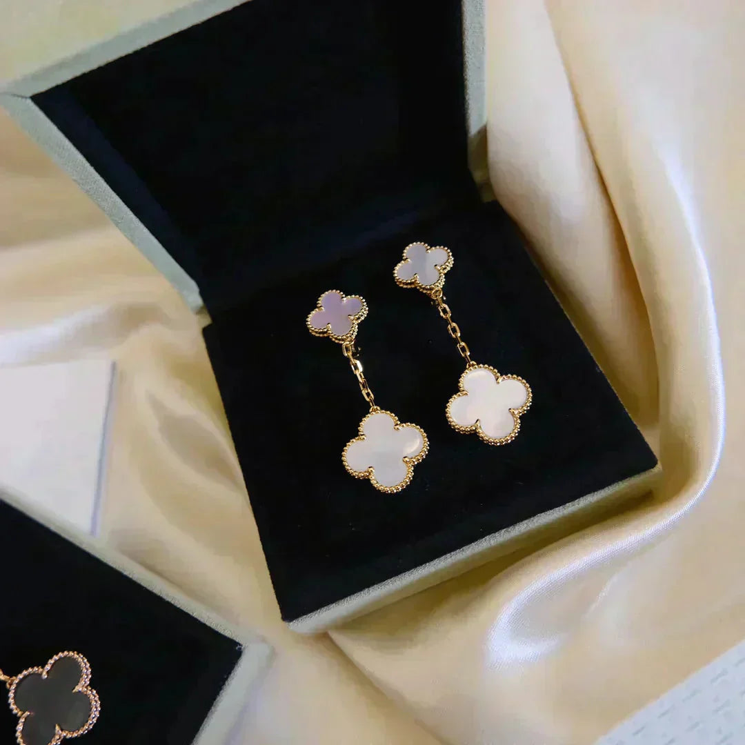 [Eternal Jewelry]CLOVER 2 MOTIF WHITE MOP EARRINGS