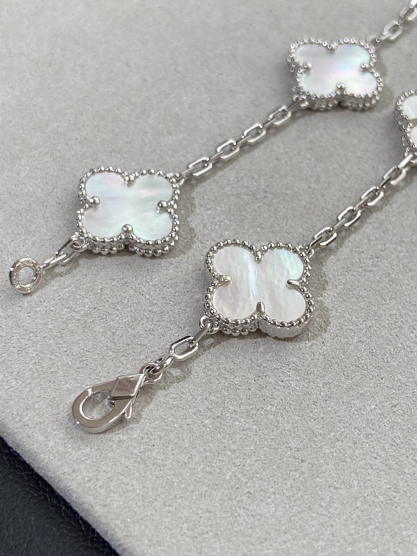 [Eternal Jewelry]CLOVER SILVER MOP 5 MOTIF BRACELET