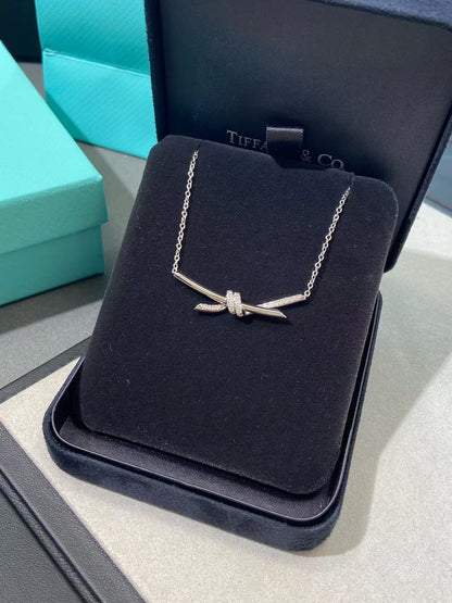 [Eternal Jewelry]T House Diamond-Studded Knot Necklace