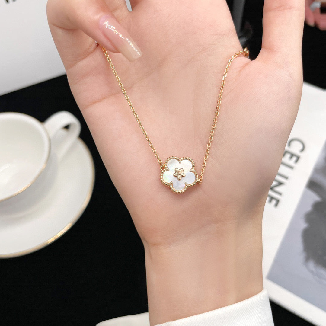 [Eternal Jewelry]LUCKY WHITE MOP PLUM BLOSSOM  BRACELET