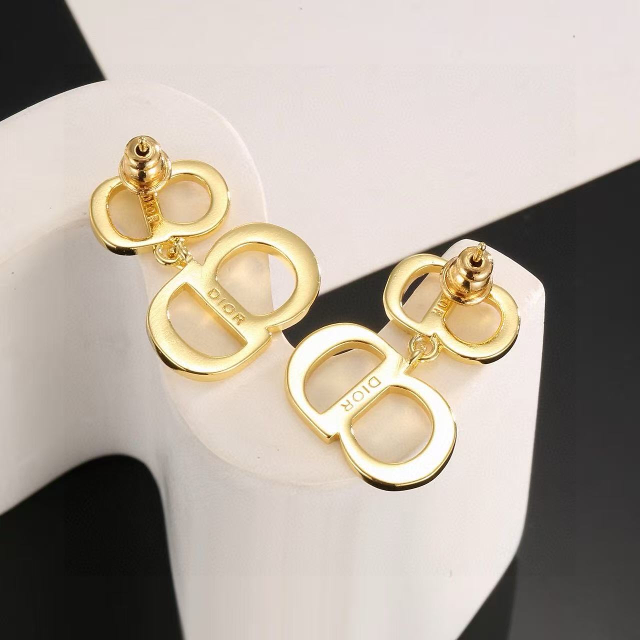 [Eternal Jewelry]Gold CD Letter Stud Earrings