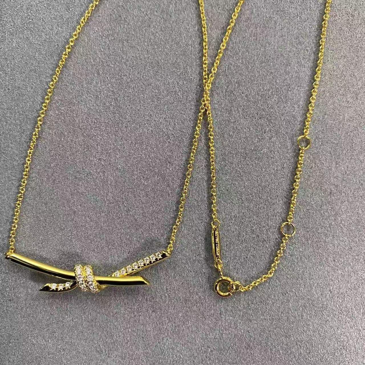 [Eternal Jewelry]T House Diamond-Studded Knot Necklace