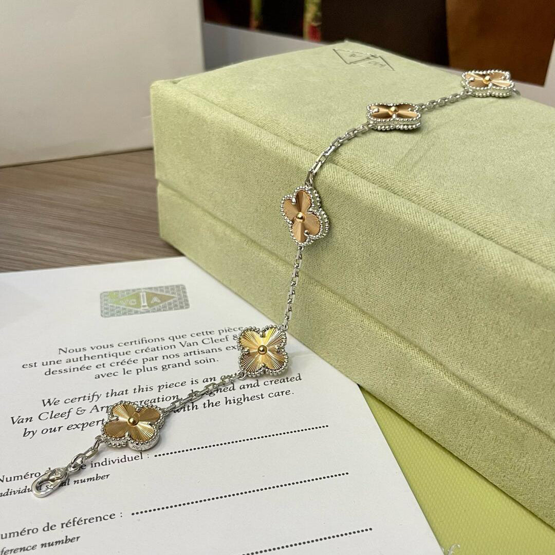 [Eternal Jewelry]CLOVER  5 MOTIFS  CHRISTMAS LIMITED EDITION BRACELET